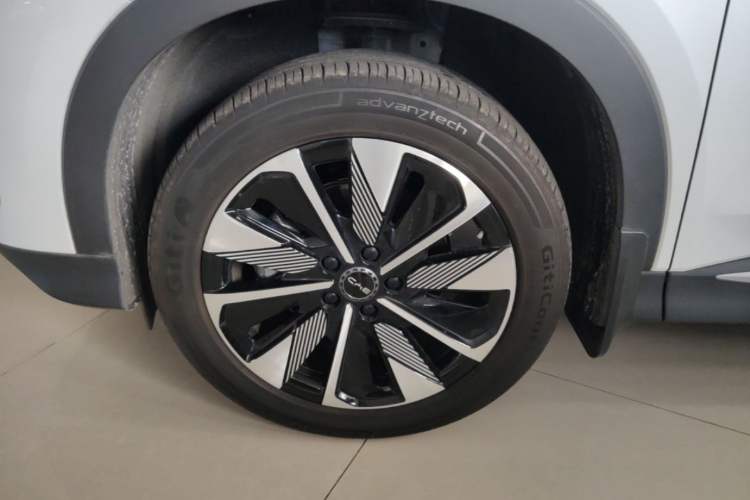 Used BYD Song PLUS New Energy 2025 DM-i 112KM Prestige Model Left Front Wheel Hub