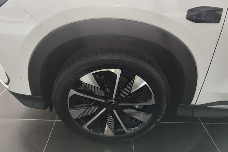 Used BYD Song PLUS New Energy 2025 EV Intelligent Driving Version 520km Premium Model Left Front Wheel Hub