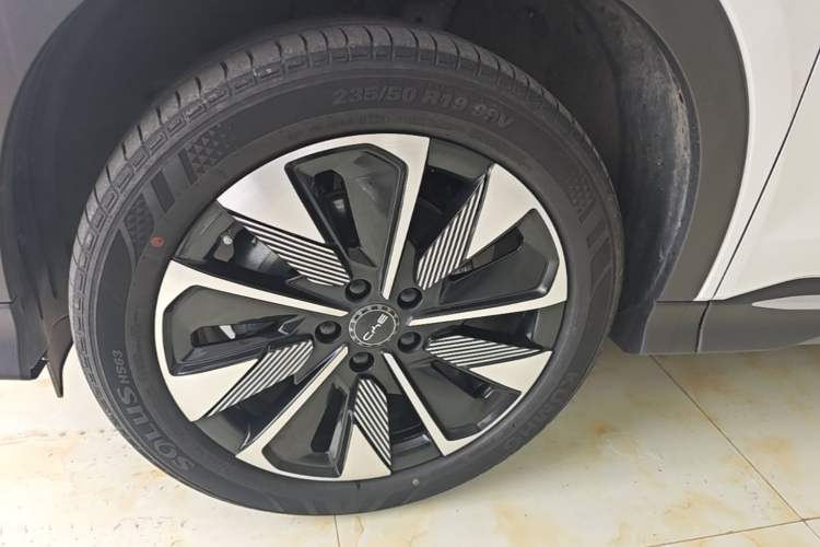 Used BYD Song PLUS New Energy 2025 DM-i 112KM Prestige Model Left Front Wheel Hub