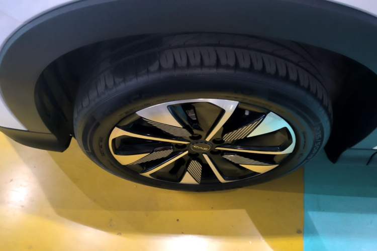 Used BYD Song PLUS New Energy 2025 DM-i 160KM Flagship Model Left Front Wheel Hub
