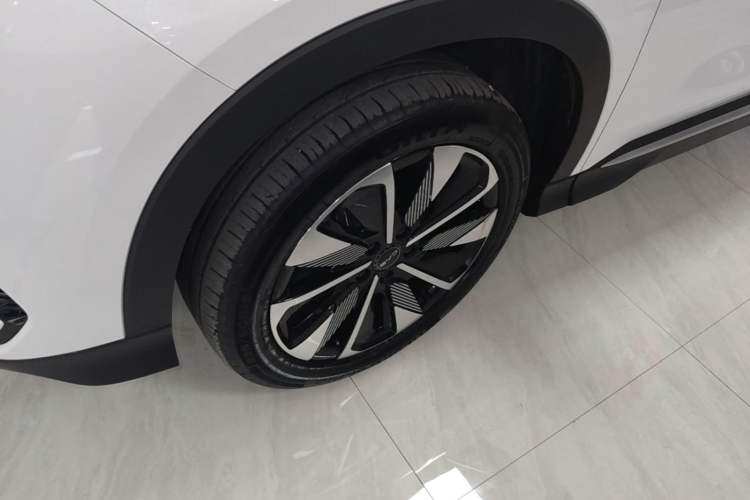 Used BYD Song PLUS New Energy 2025 DM-i 112KM Prestige Model Left Front Wheel Hub