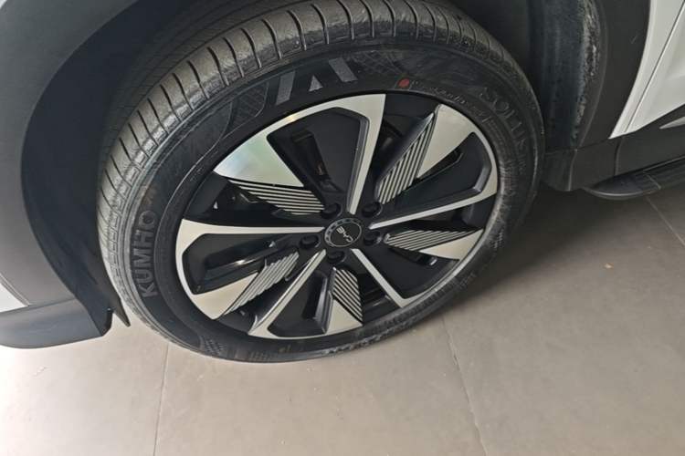 Used BYD Song PLUS New Energy 2025 DM-i 112KM Prestige Model Left Front Wheel Hub