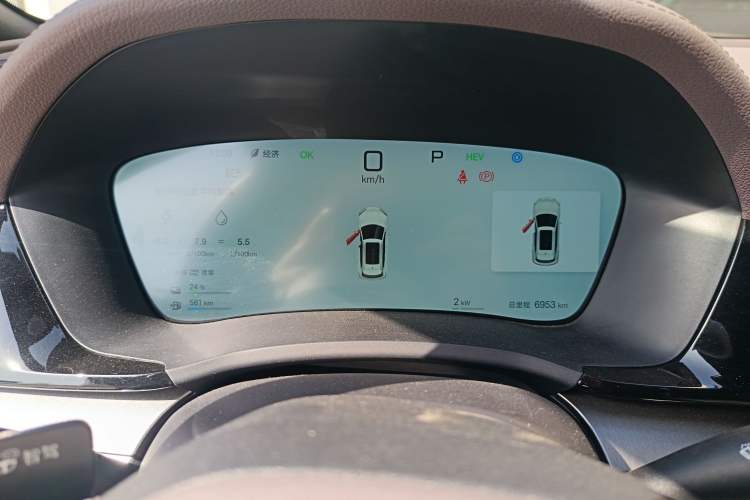 Used BYD Song PLUS New Energy 2025 DM-i Intelligent Driving 112KM Prestige Model Odometer Close Up