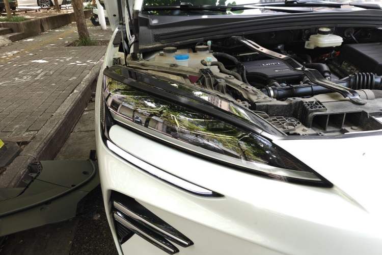 Used BYD Song PLUS New Energy 2025 DM-i 112KM Prestige Model Right Front Headlight