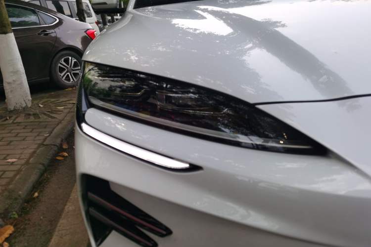 Used BYD Song PLUS New Energy 2025 EV 520km Premium Version Right Front Headlight
