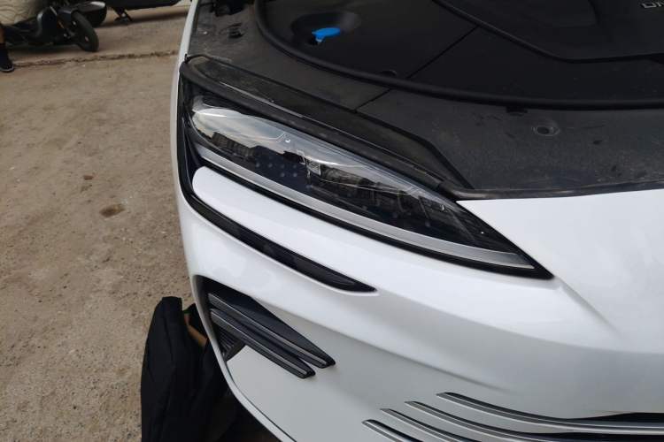 Used BYD Song PLUS New Energy 2025 DM-i Intelligent Driving 112KM Prestige Model Right Front Headlight