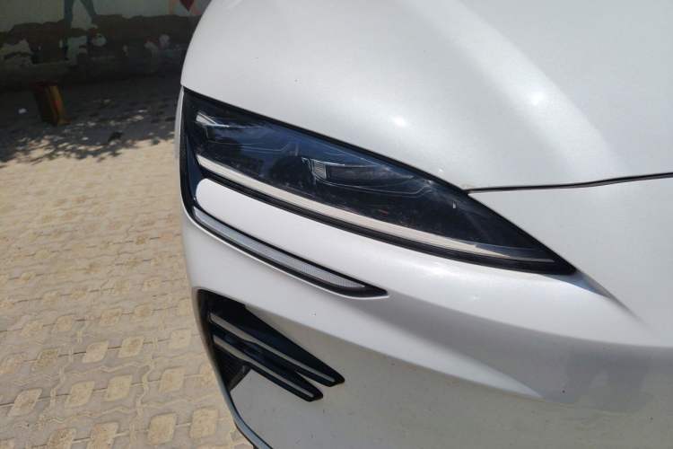 Used BYD Song PLUS New Energy 2025 EV 520km Luxury Version Right Front Headlight