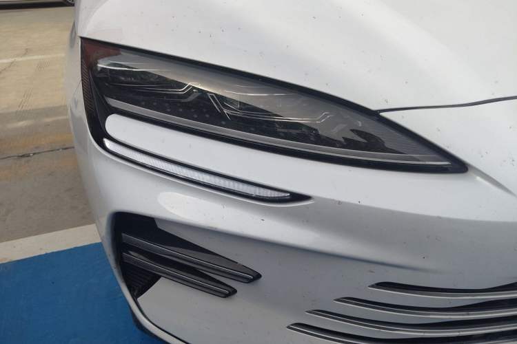 Used BYD Song PLUS New Energy 2025 DM-i 112KM Prestige Model Right Front Headlight