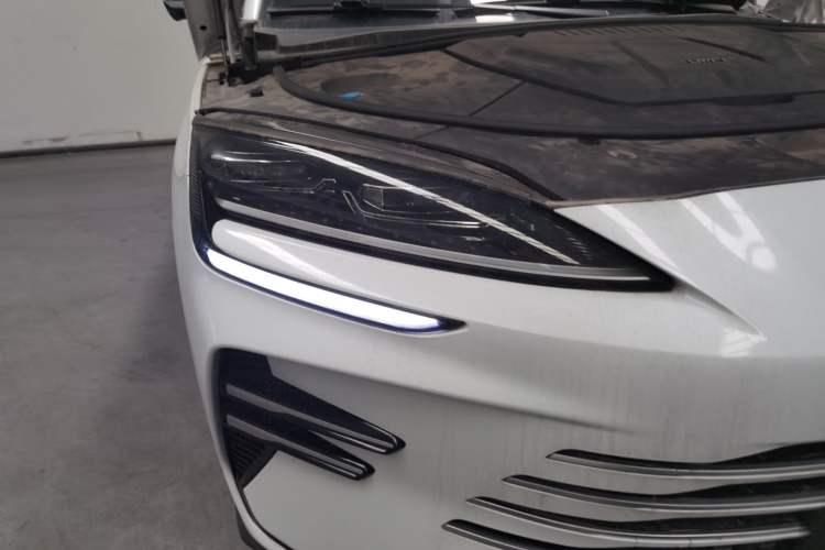 Used BYD Song PLUS New Energy 2025 DM-i 75KM Luxury Model Right Front Headlight