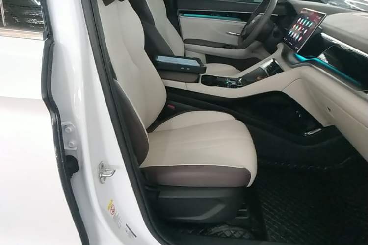 Used BYD Song PLUS New Energy 2025 DM-i Intelligent Driving 112KM Prestige Model Right Front Seat