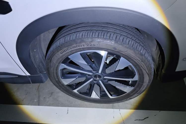 Used BYD Song PLUS New Energy 2025 EV Intelligent Driving Edition 520km Luxury Model Right Front Wheel Hub
