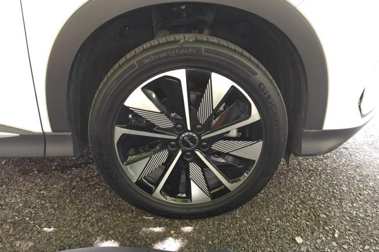 Used BYD Song PLUS New Energy 2025 DM-i 112KM Prestige Model Right Front Wheel Hub