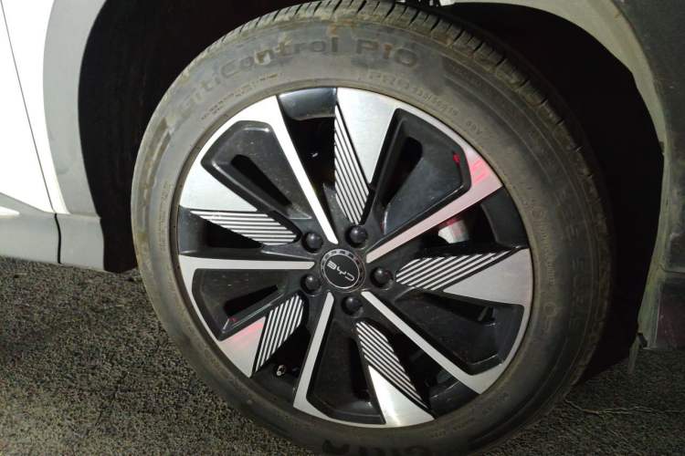 Used BYD Song PLUS New Energy 2025 DM-i 112KM Prestige Model Right Front Wheel Hub
