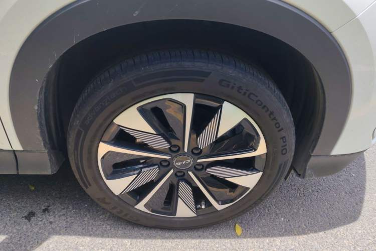 Used BYD Song PLUS New Energy 2025 DM-i 160KM Flagship Model Right Front Wheel Hub