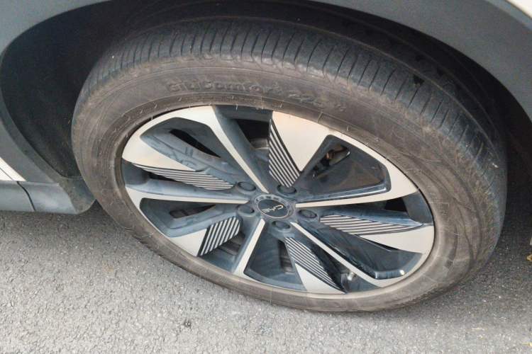 Used BYD Song PLUS New Energy 2025 EV 520km Luxury Version Right Front Wheel Hub