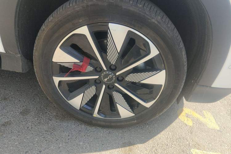 Used BYD Song PLUS New Energy 2025 EV Intelligent Driving Edition 520km Luxury Model Right Front Wheel Hub