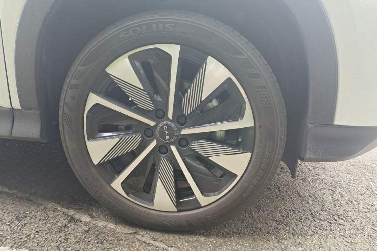 Used BYD Song PLUS New Energy 2025 DM-i 112KM Prestige Model Right Front Wheel Hub