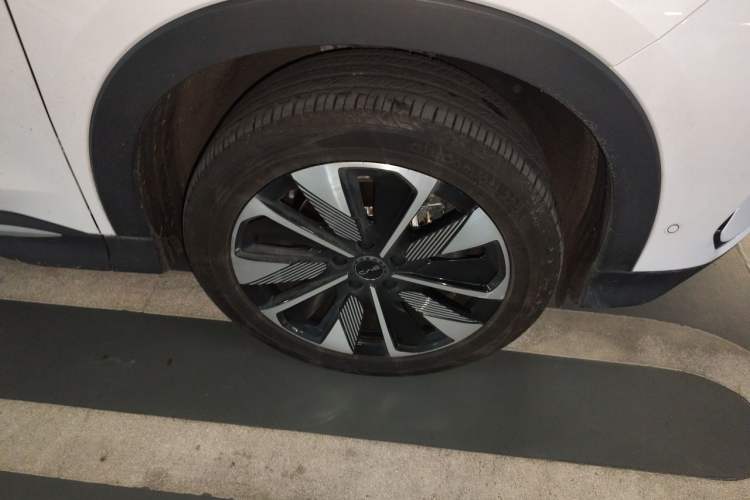 Used BYD Song PLUS New Energy 2025 EV Intelligent Driving Edition 520km Luxury Model Right Front Wheel Hub