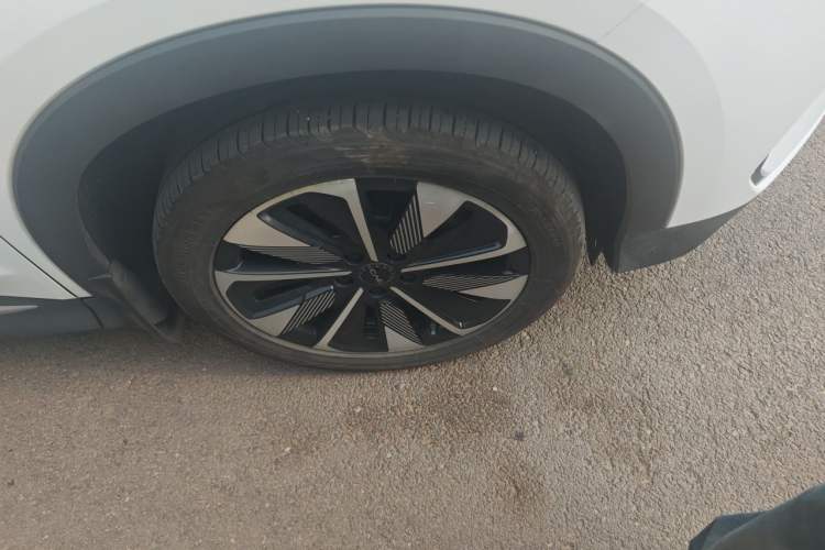 Used BYD Song PLUS New Energy 2025 EV 520km Luxury Version Right Front Wheel Hub