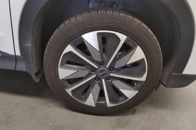Used BYD Song PLUS New Energy 2025 DM-i 75KM Luxury Model Right Front Wheel Hub