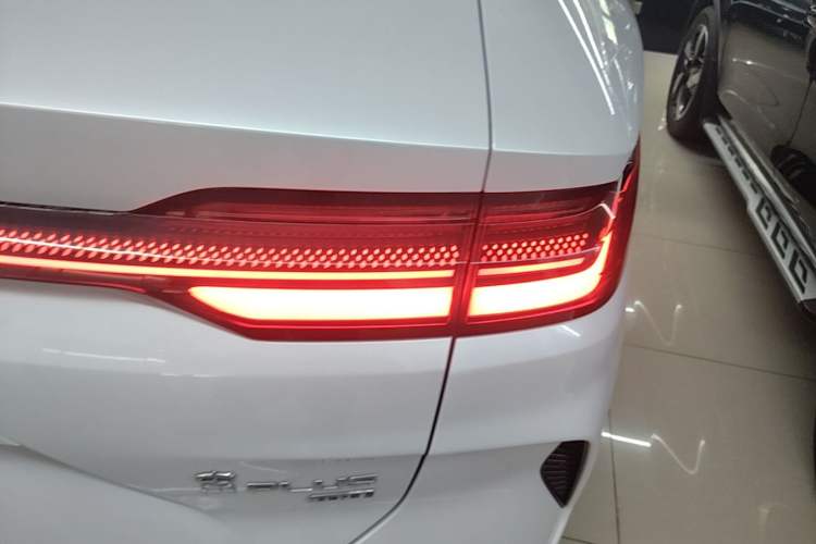 Used BYD Song PLUS New Energy 2025 EV Intelligent Driving Version 520km Premium Model Right Rear Taillight