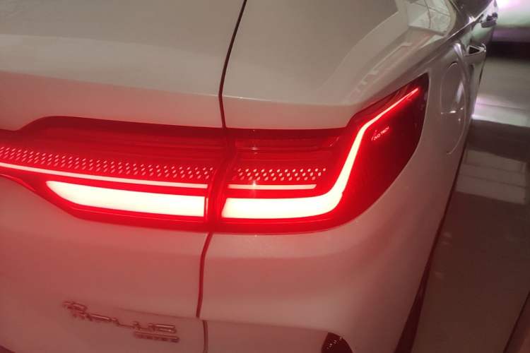 Used BYD Song PLUS New Energy 2025 DM-i Intelligent Driving 160KM Flagship Model Right Rear Taillight