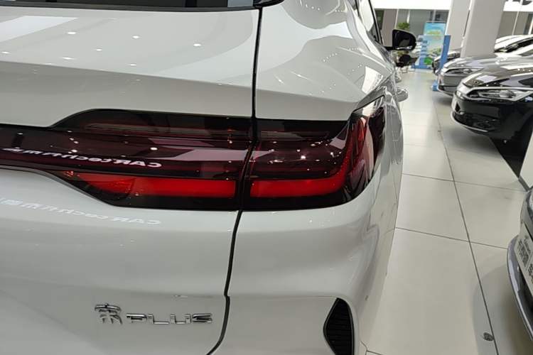 Used BYD Song PLUS New Energy 2025 DM-i 112KM Prestige Model Right Rear Taillight
