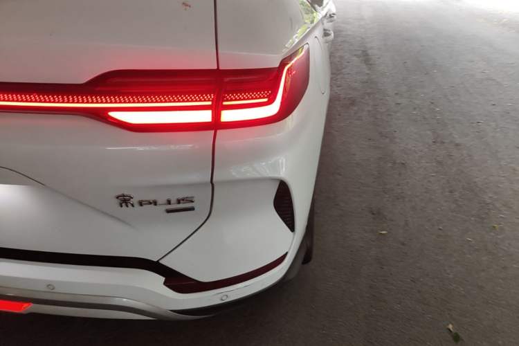 Used BYD Song PLUS New Energy 2025 EV Smart Drive Edition 605km Flagship Model Right Rear Taillight
