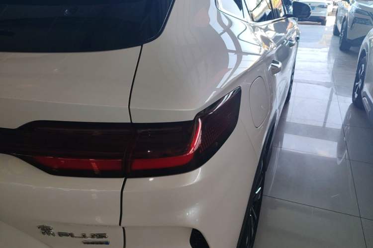 Used BYD Song PLUS New Energy 2025 DM-i Intelligent Driving 112KM Prestige Model Right Rear Taillight