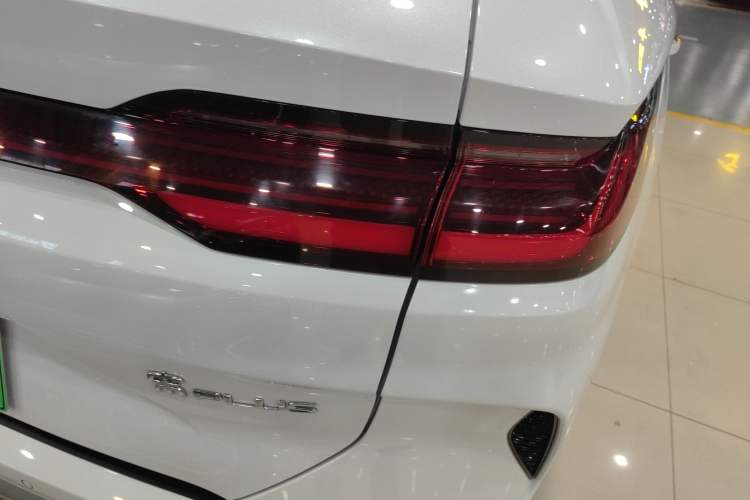 Used BYD Song PLUS New Energy 2025 DM-i 112KM Prestige Model Right Rear Taillight