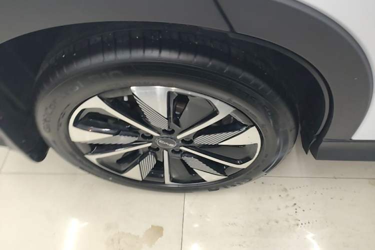 Used BYD Song PLUS New Energy 2025 DM-i 112KM Prestige Model Right Rear Wheel Hub