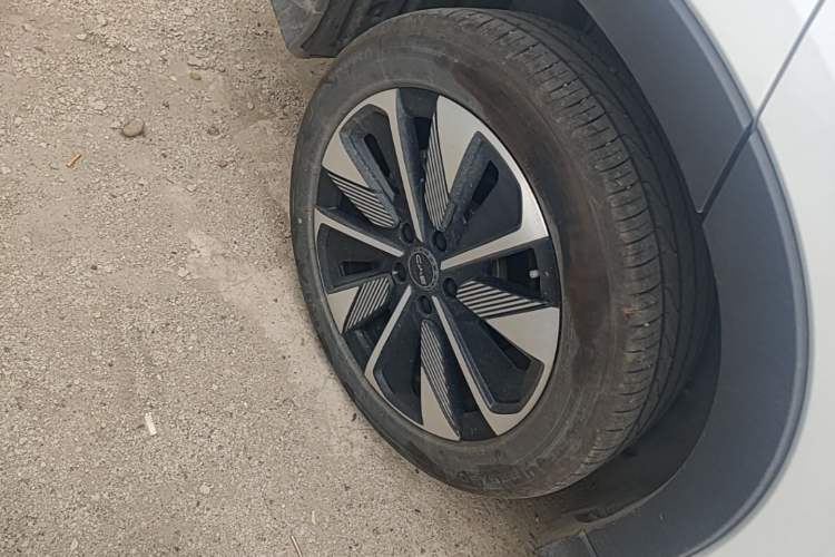 Used BYD Song PLUS New Energy 2025 DM-i 112KM Prestige Model Right Rear Wheel Hub