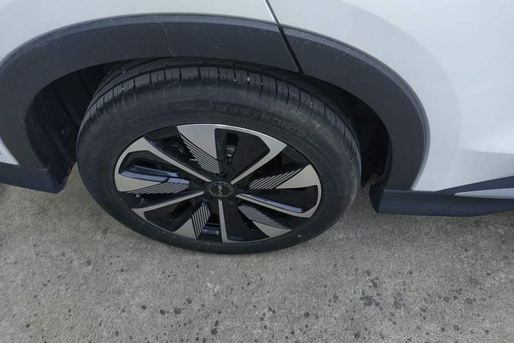 Used BYD Song PLUS New Energy 2025 DM-i 112KM Prestige Model Right Rear Wheel Hub