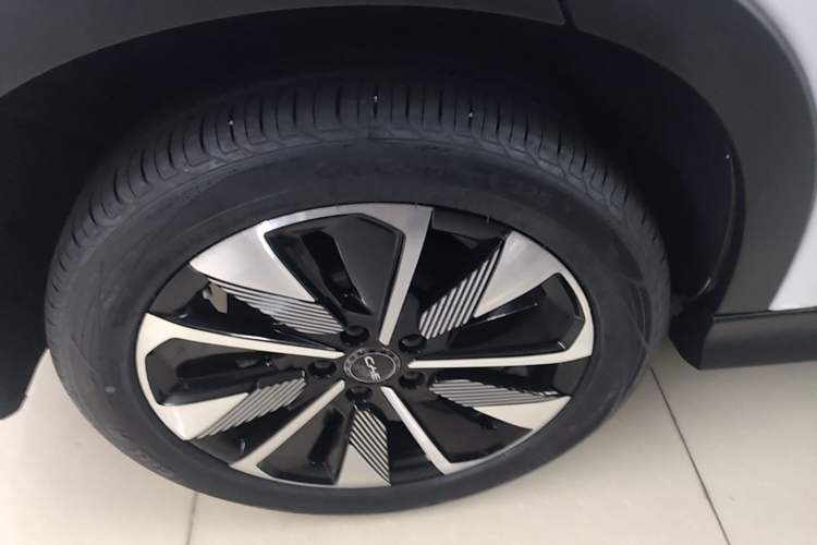 Used BYD Song PLUS New Energy 2025 EV Intelligent Driving Version 520km Premium Model Right Rear Wheel Hub
