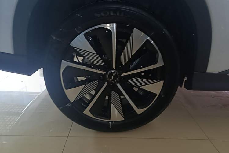 Used BYD Song PLUS New Energy 2025 DM-i 112KM Prestige Model Right Rear Wheel Hub