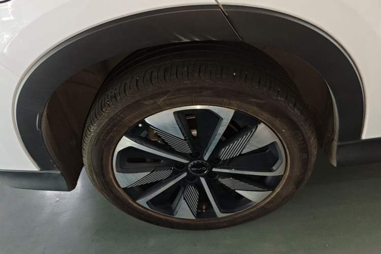 Used BYD Song PLUS New Energy 2025 EV 520km Luxury Version Right Rear Wheel Hub