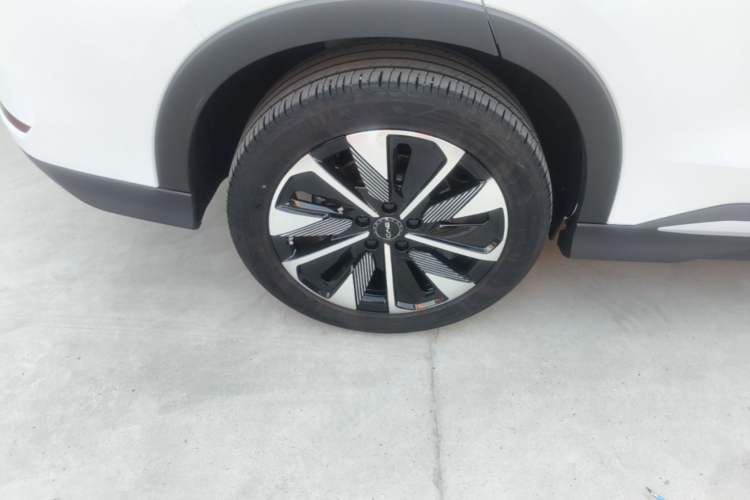 Used BYD Song PLUS New Energy 2025 EV 520km Premium Version Right Rear Wheel Hub