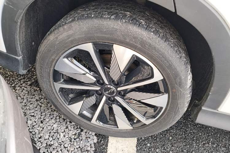 Used BYD Song PLUS New Energy 2025 EV 520km Luxury Version Right Rear Wheel Hub