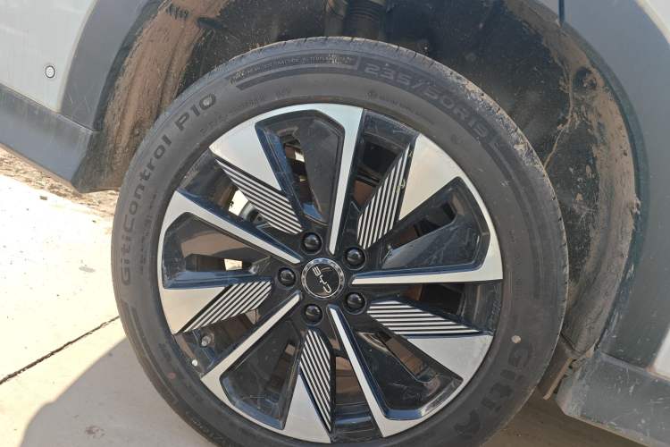 Used BYD Song PLUS New Energy 2025 DM-i Intelligent Driving 160KM Flagship Model Right Rear Wheel Hub