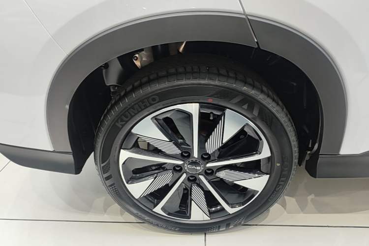 Used BYD Song PLUS New Energy 2025 DM-i 112KM Prestige Model Right Rear Wheel Hub