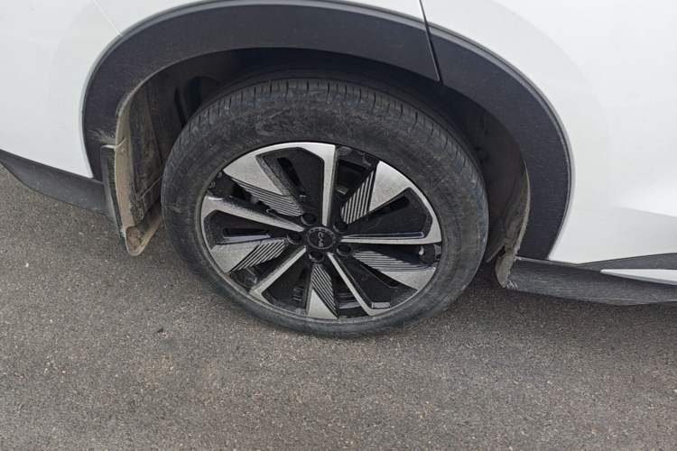 Used BYD Song PLUS New Energy 2025 DM-i 112KM Prestige Model Right Rear Wheel Hub
