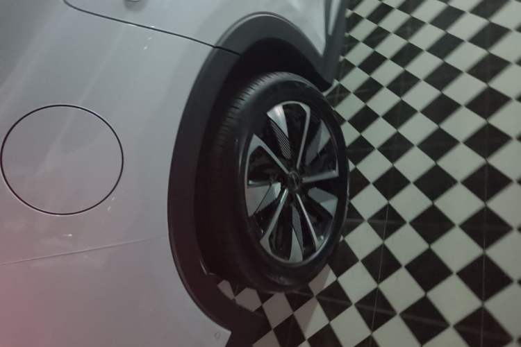 Used BYD Song PLUS New Energy 2025 EV Intelligent Driving Version 520km Premium Model Right Rear Wheel Hub