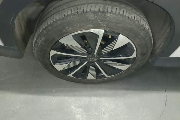 Used BYD Song PLUS New Energy 2025 EV 520km Luxury Version Right Rear Wheel Hub