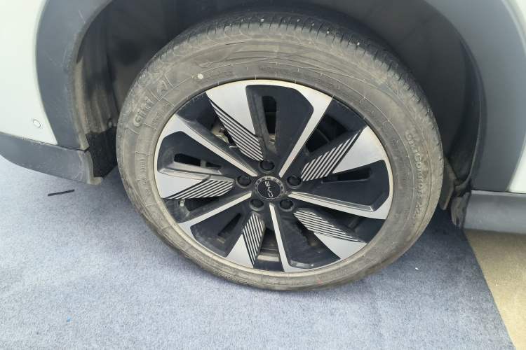 Used BYD Song PLUS New Energy 2025 EV Intelligent Driving Edition 520km Luxury Model Right Rear Wheel Hub