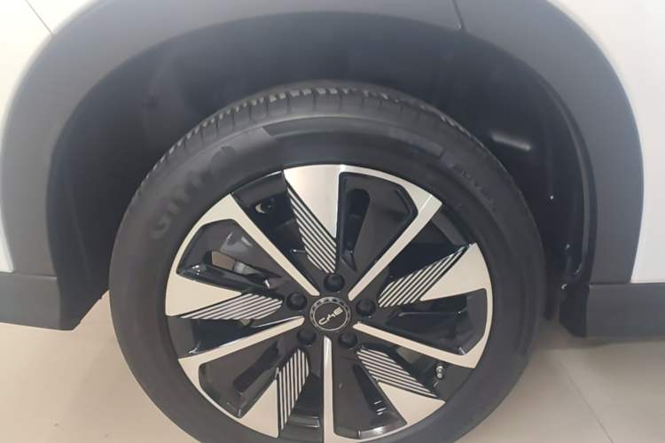 Used BYD Song PLUS New Energy 2025 DM-i 112KM Prestige Model Right Rear Wheel Hub
