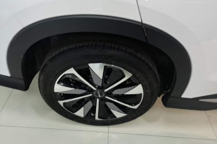 Used BYD Song PLUS New Energy 2025 DM-i 160KM Flagship Model Right Rear Wheel Hub