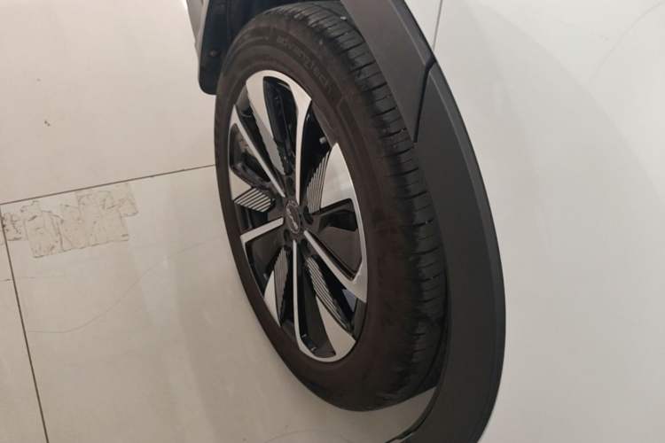 Used BYD Song PLUS New Energy 2025 DM-i 112KM Prestige Model Right Rear Wheel Hub