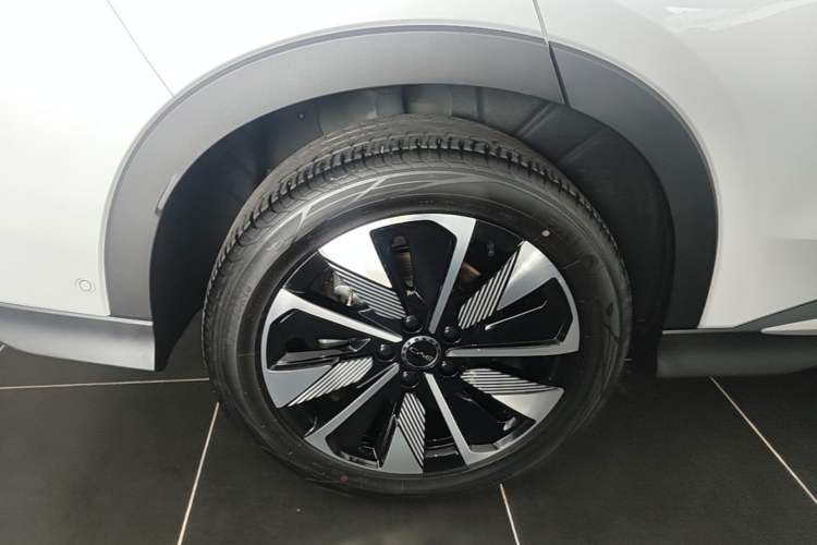 Used BYD Song PLUS New Energy 2025 EV Intelligent Driving Version 520km Premium Model Right Rear Wheel Hub