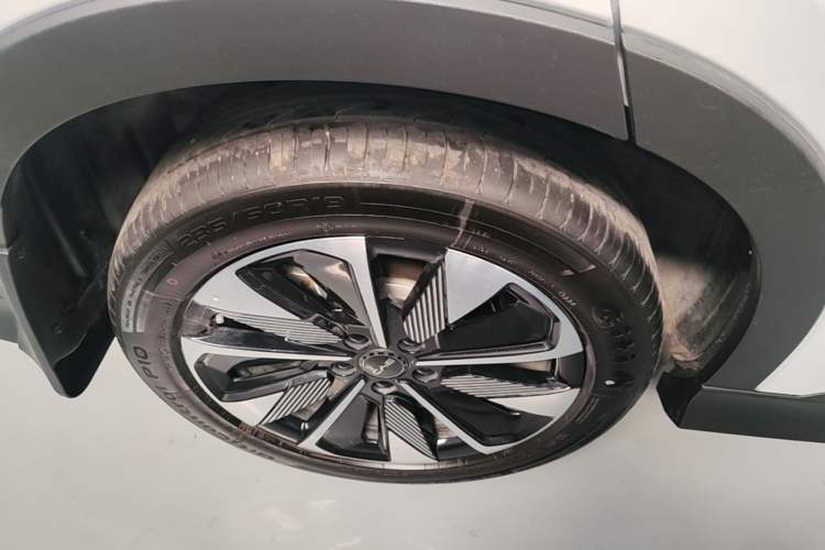 Used BYD Song PLUS New Energy 2025 DM-i 112KM Prestige Model Right Rear Wheel Hub