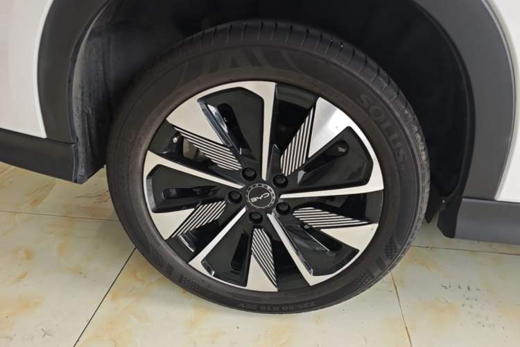 Used BYD Song PLUS New Energy 2025 DM-i 112KM Prestige Model Right Rear Wheel Hub
